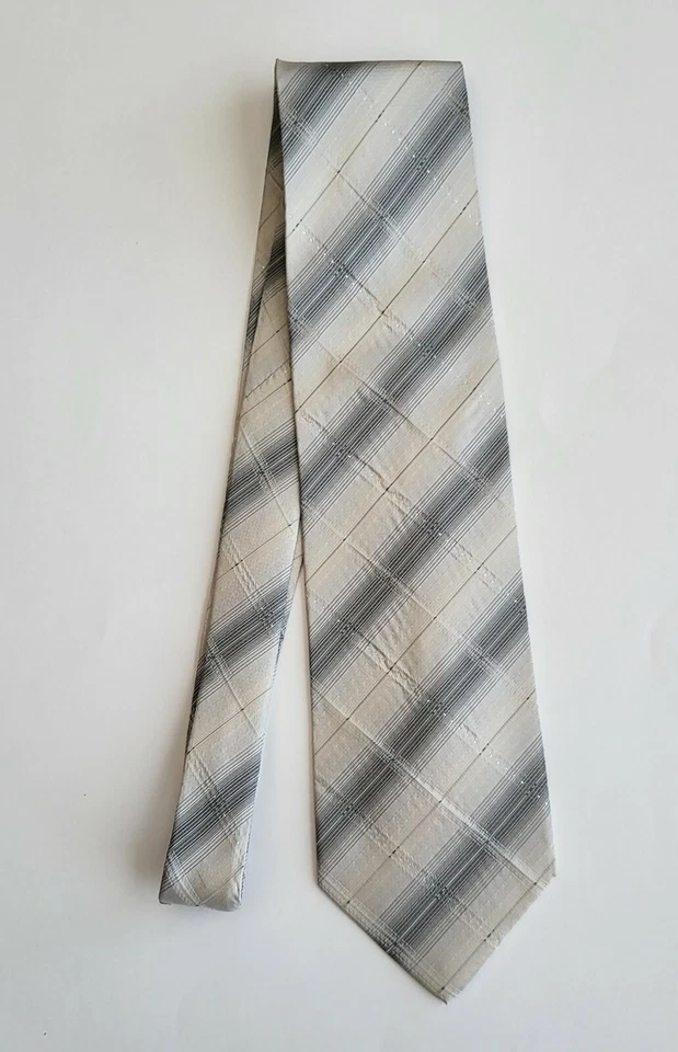 Corbata para el cuello Farentino Ferre pura seda gris plata estampado geométrico hecha a mano para hombre Foto 2 de 4