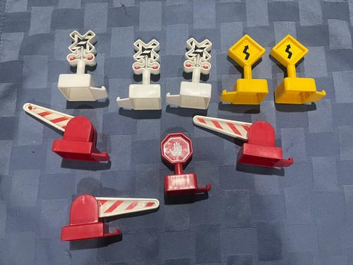 Fisher Price Geo Trax Replacement Traffic Road Signs Lot of 9 - 第 1/7 張圖片