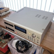 AKAI CD3000i digital sampler with fx filters 8out scsi and input MPC3000 family