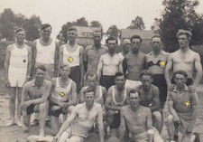 Privat Foto WK 2 WW2 Wehrmacht Sportgruppe Soldaten Fußball
