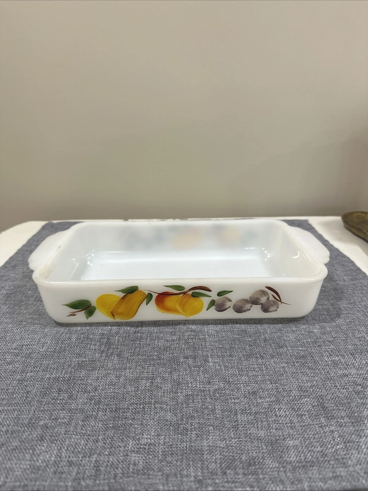 1.5QT VTG FIRE KING GAY FAD FRUIT 10x7-Casserole Pan 1960s Spring Serving Dish
Opens in a new window