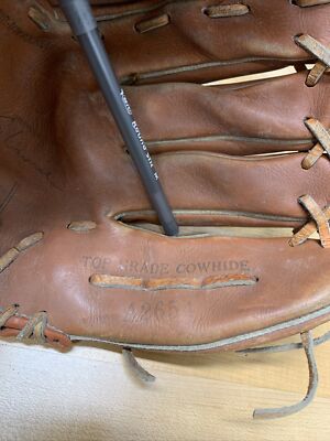 Wilson A2654 Baseball Glove Tom Glavine Signature Edition RHT Box