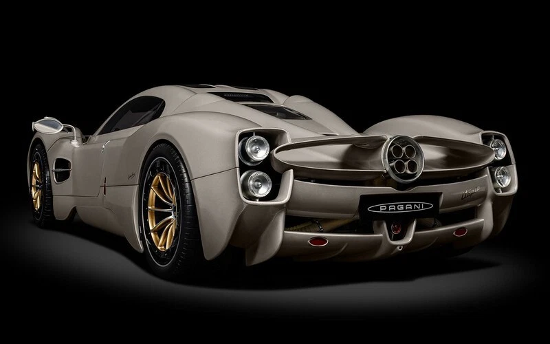 Pocher Pagani Utopia light grey 2023 1/8 HK120 - Immagine 3 di 4