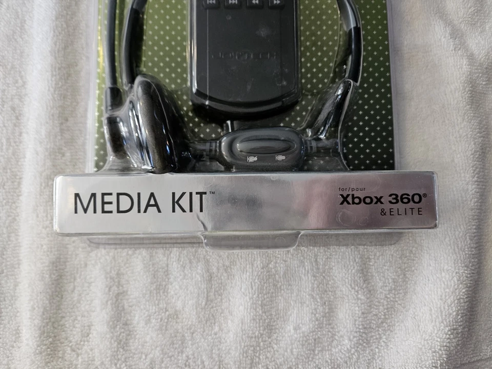 2007 NEW Xbox 360 & ELITE  Media Kit Remote Headphones - Image 2 of 4