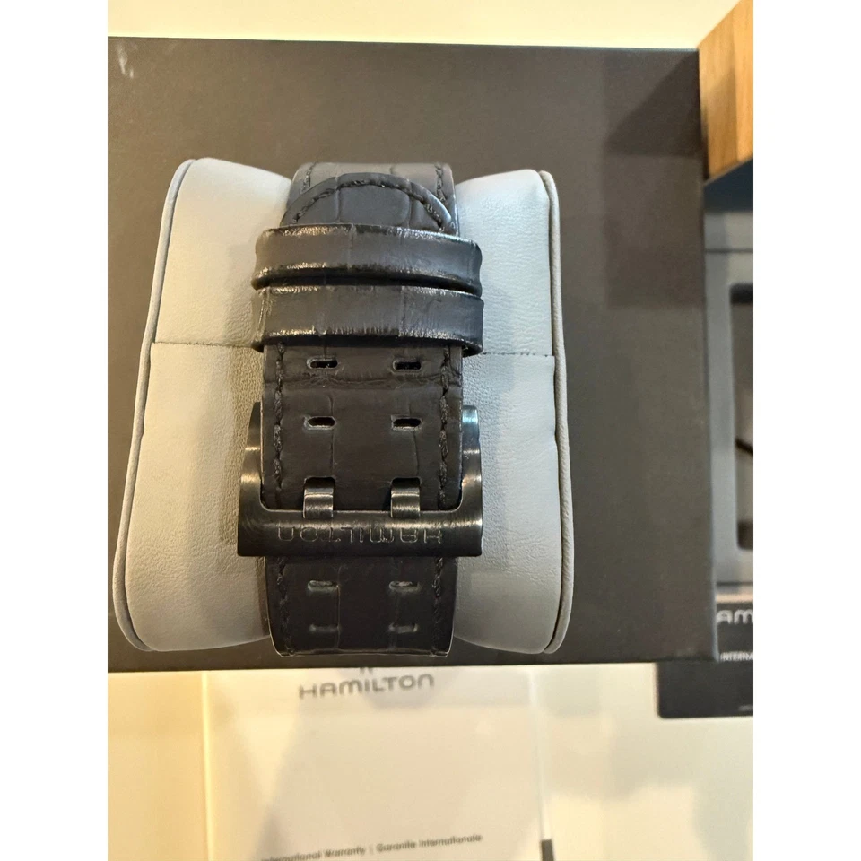 Reloj Hamilton Cronógrafo Automático Bisel Dorado Correa Cuero Negro Foto 3 de 4