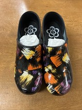 Sanita Women Artistic Patent Leather slip on Clogs Size 39 EU 8.5-9 US No Box