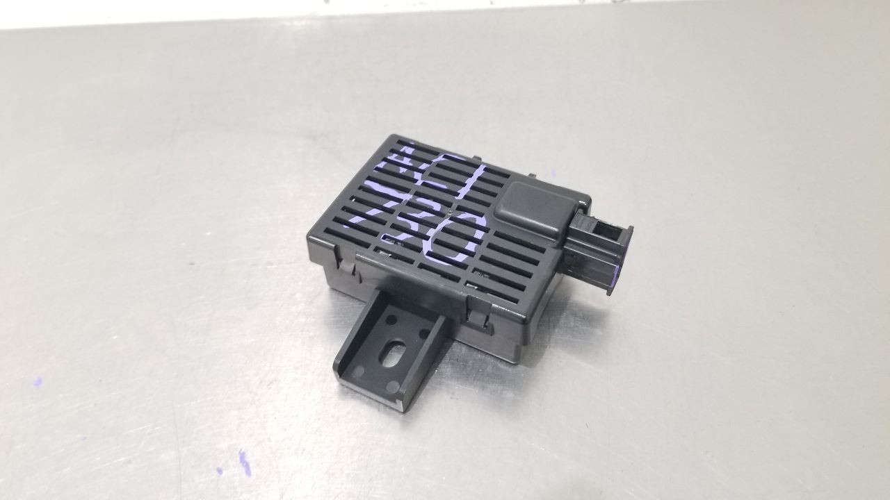 17 BENTLEY BENTAYGA REAR CHARGING STATION CONTROL 36A907813