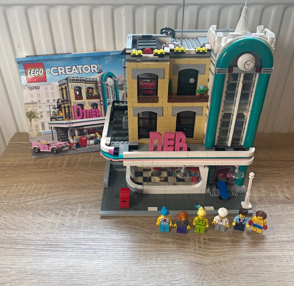 LEGO Modular Buildings 10260 Downtown Diner, photo 1 of 5