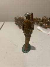 BARCLAY, MANOIL, GREY IRON, VINTAGE LEAD TOY SOLDIER Marching Soldier B126 777