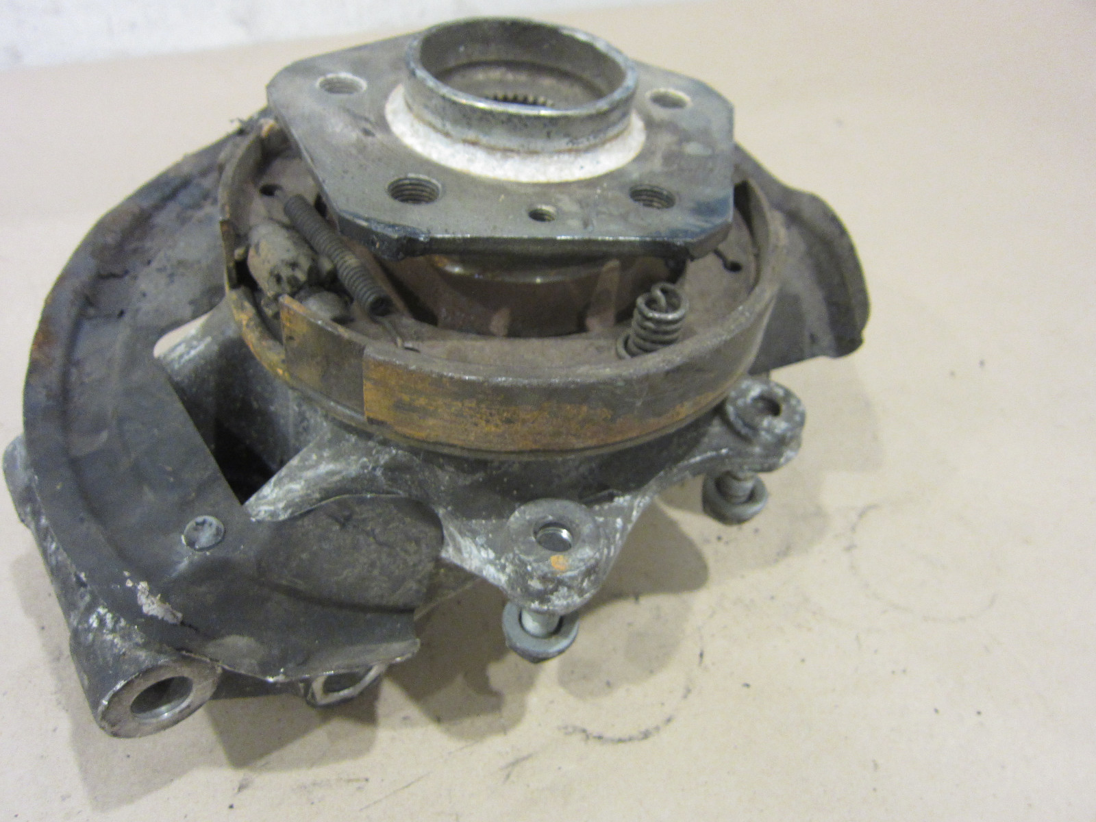 Maserati 4200 - LH Rear Stub Axel - Knuckel -Bearing - P/N 189335