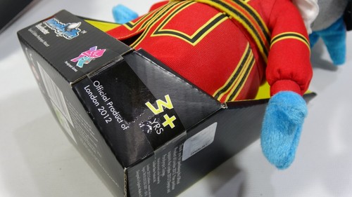 2012 Mandeville Beefeater & Queen's Guard Special Edition Parolympic Mascots - Picture 8 of 13