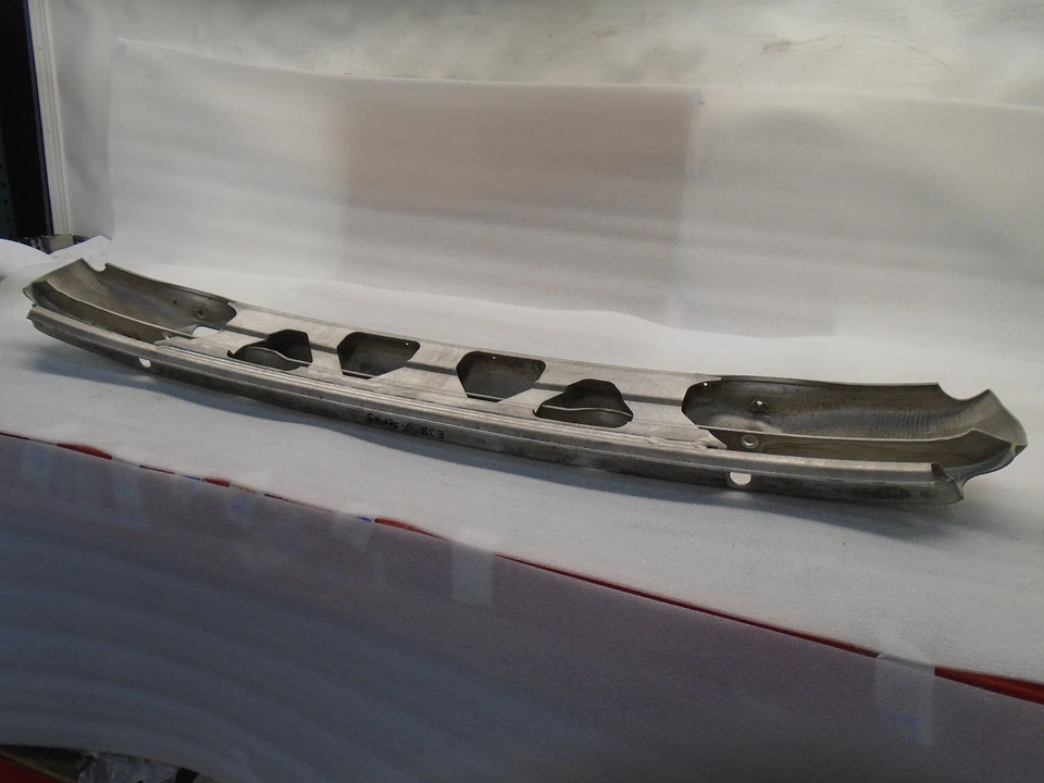 1995 - 2001 年宝马 740iL E38 后保险杠加固钢筋原始设备制造商 KD70828 — 第 3/4 张图片