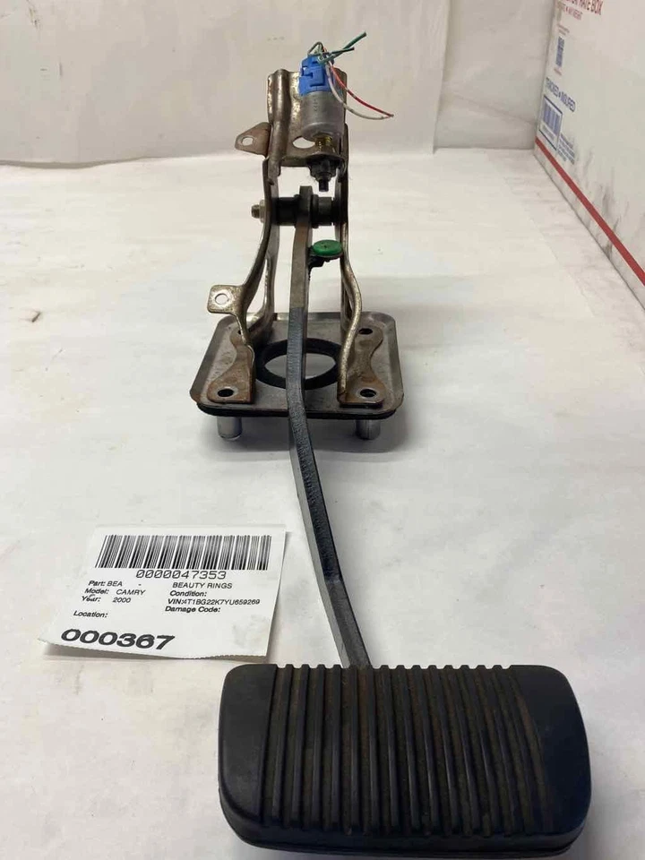 Toyota Camry 2000 conjunto de pedal de freno delantero 2,2 L 4 cilindros A/T sedán G Foto 2 de 4