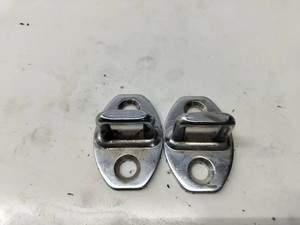 VW TOURAN 1T1, 1T2 Verriegelungshaken der hinteren Abdeckung 32001086