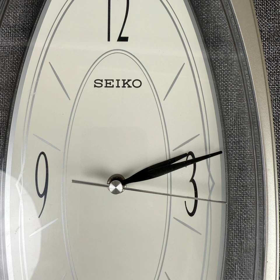 Reloj de Pared Seiko Modernista Acento Plateado Decoración Mediados de Siglo (Plástico) Foto 2 de 4