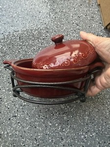 Red Round Ceramic Casserole Dish w/ Lid & Metal Wire Stand, 2pc  1 qt