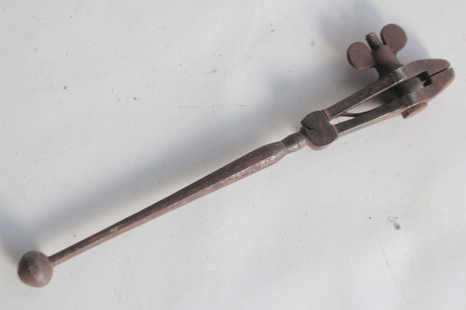 Ancien étau à Main De Bijoutier-horloger - Outil De Métier En Acier - 17 Cm