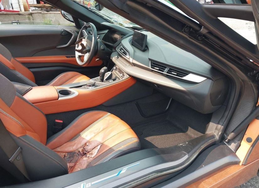 2019 BMW i8 Right Passenger Side Center Taillight Led Small Scratches