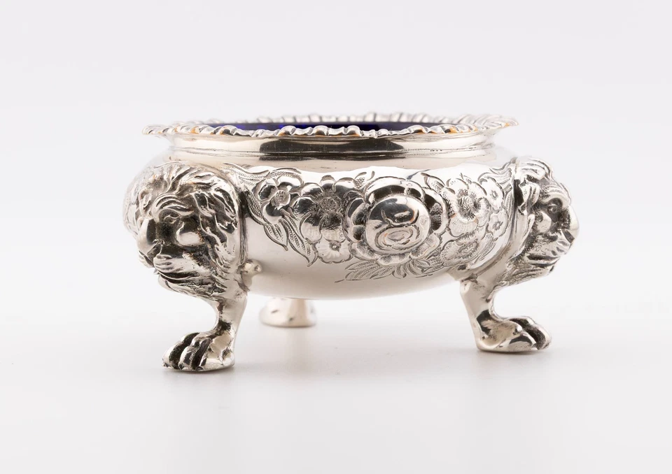 Silver Repousse Salt Cellar with Cobalt Glass Liner - Image 3 of 4