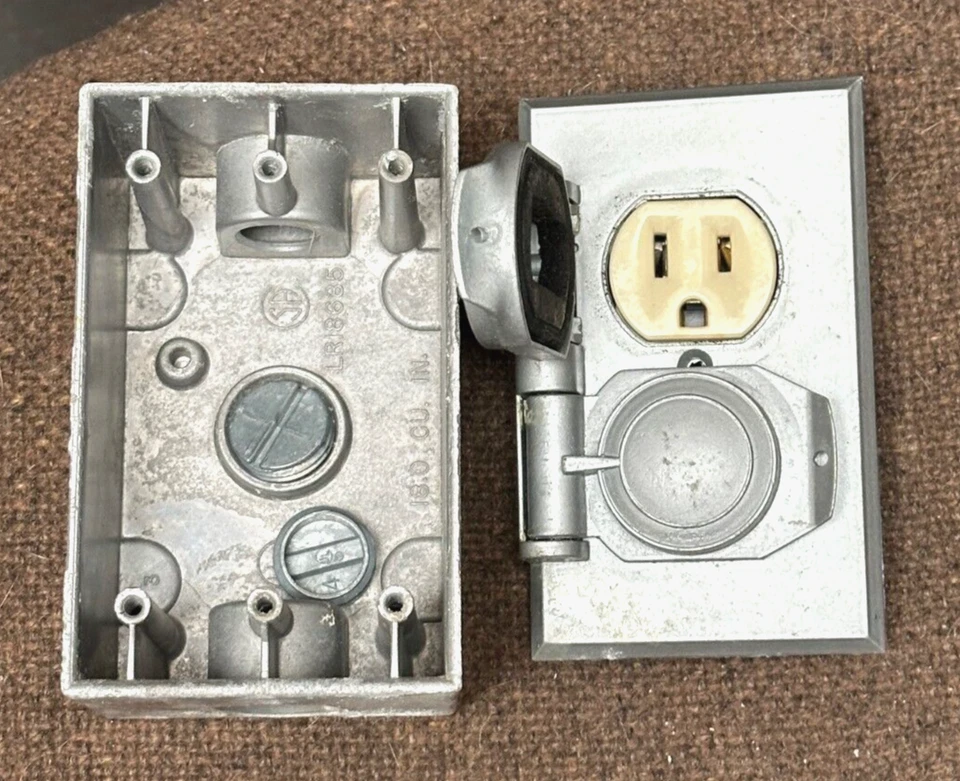 2.75 x 4.5 x 2 OUTDOOR Weatherproof Receptacle T BOX Aluminum & Cover T11 WR81C - Image 4 of 4