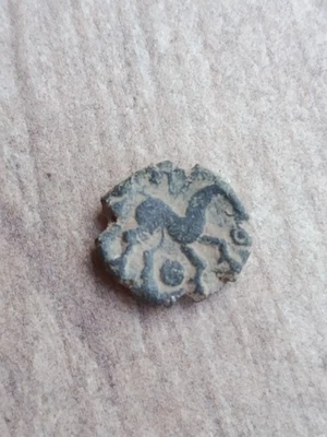 piece monnaie bronze gauloise 1.2 cm 2 grammes - Photo 1/2