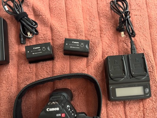 🔥 Canon EOS C100 Mark II Prof Camera 🤯Only 272 hrs ⭐️ 2 Canon Batts, Accessos - Picture 11 of 12
