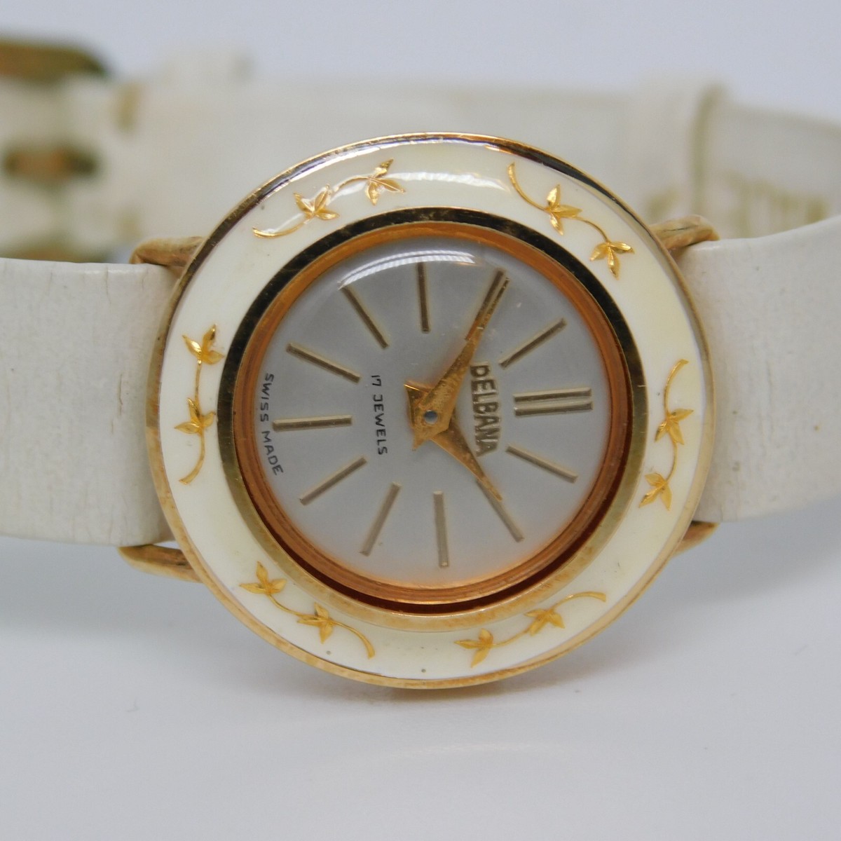 Vintage DELBANA 17 Jewels Swiss Made Wind-up Women's Watch Doesn't