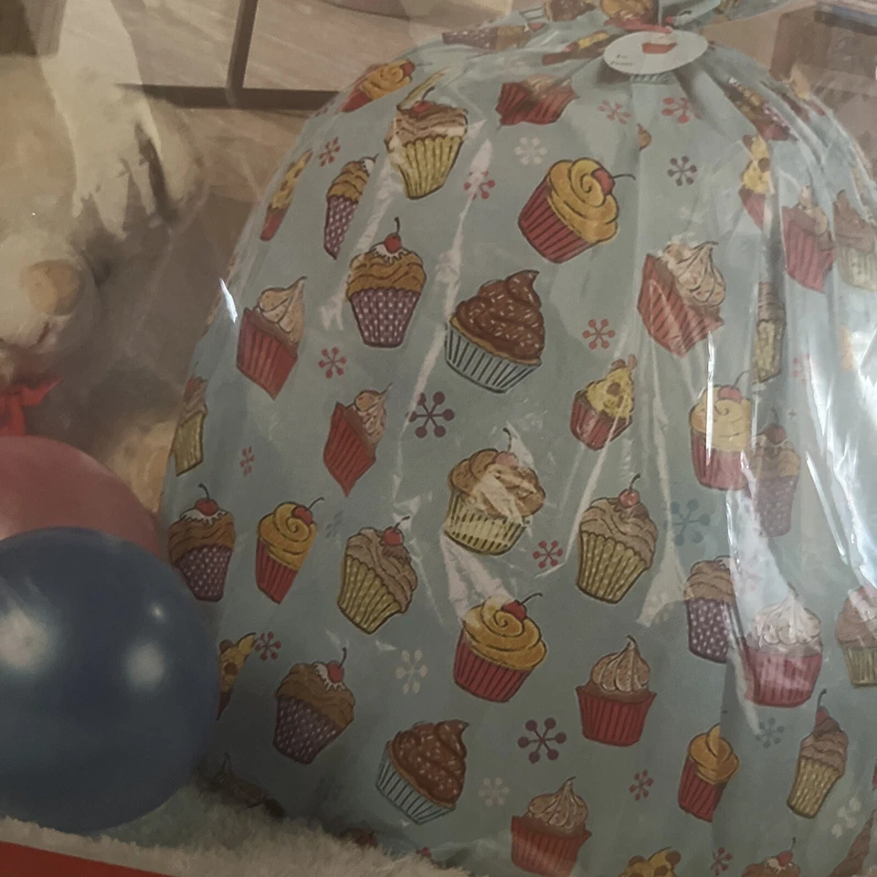 Bolsa de regalo Voila Giant 36 pulgadas x 44 pulgadas (91 cm x 111 cm) cupcakes nueva con etiquetas Foto 2 de 3