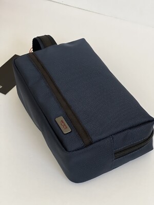 TUMI SOPHNET. トラベルアクセサリー ネイビー SOPHNET. × TUMIの新作は大容量のトートバッグとトラベルキット