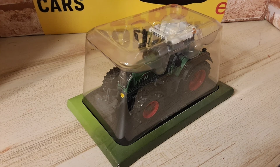 Hachette 1/43 Fendt 820 Vario - 2007 Tractor in Green - Boxed - Image 3 of 4