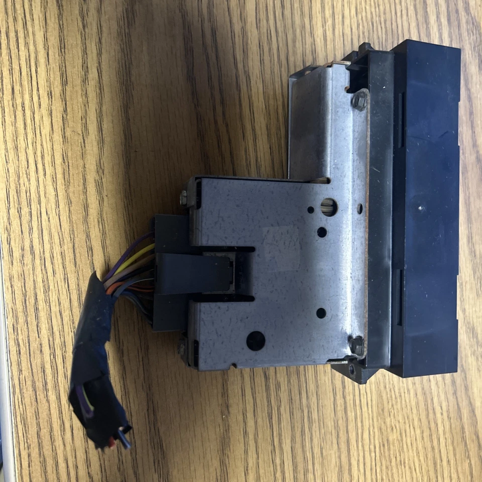 Cadillac Deville Fleetwood 1985-1989 tracción delantera centro de datos de combustible módulo de tablero computadora Foto 2 de 3