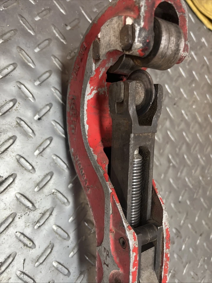 Reed Pipe Cutter Pat No. 3100834 – Heavy Duty Vintage Tool – Made in USA - Image 4 of 4