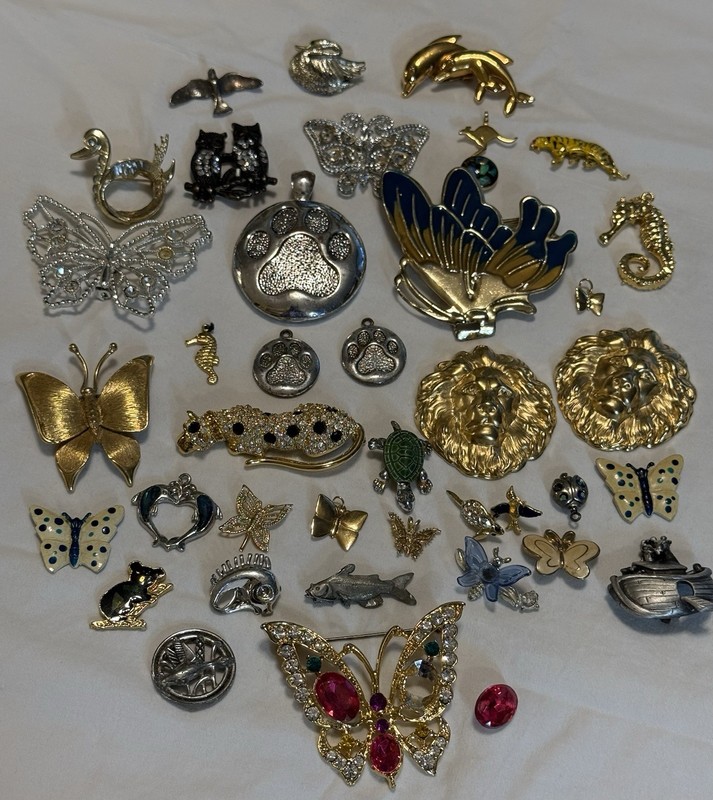 Broken Animals jewelry For Crafts And Parts Preowned As Is