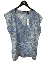 New York and Company Floral Embroidered Top Size Large VNeck Sleeveless Blue NEW
