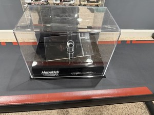 Jeff Gordon Mounted Memories 1:24 Display Case Hendrick