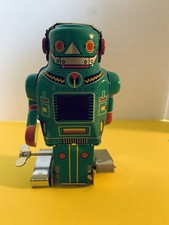 Spark Robot Wind-Up Tin Metal Vintage W/Box China JMT 36 Excellent Condition 