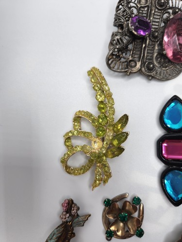 Vintage to Now Jewelry 16 Unique Pieces Junk Drawer Craft Lot Brooch READ - Picture 9 of 23
