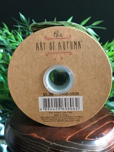 THE ART OF AUTUMN NATURAL MESH & GREEN RICK-RACK WIRE EDGE 2 1/2" RIBBON 12 FT - Image 3 of 4