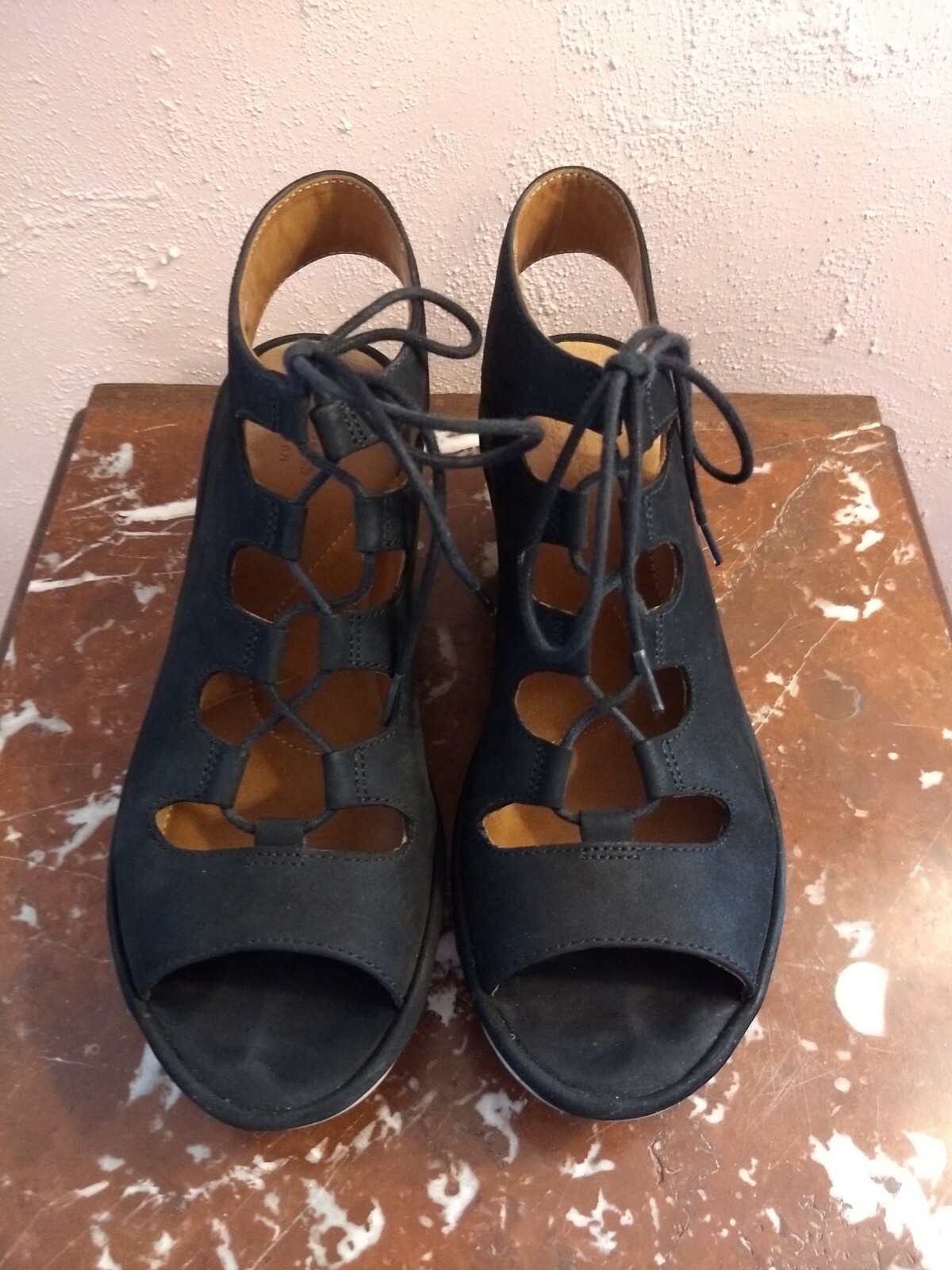 Clarks Artisan Black Gladiator Sandals Size 7 Gem