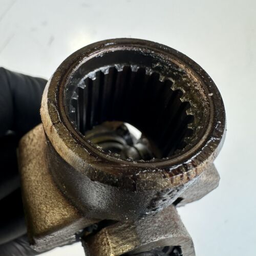 Suzuki Volusia Intruder VL800 2004 Drive shaft uni yoke knuckle - Picture 2 of 7