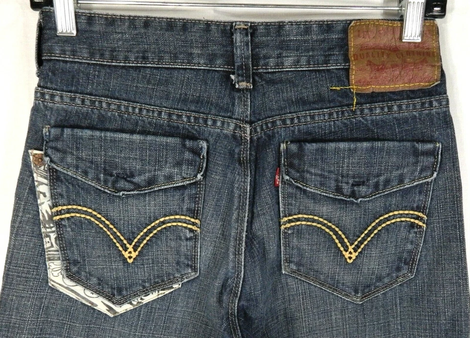 Jeans Levi Red Tab 514 ajustados rectos talla 14 26" x 28" bolsillos con solapa azules Foto 2 de 4