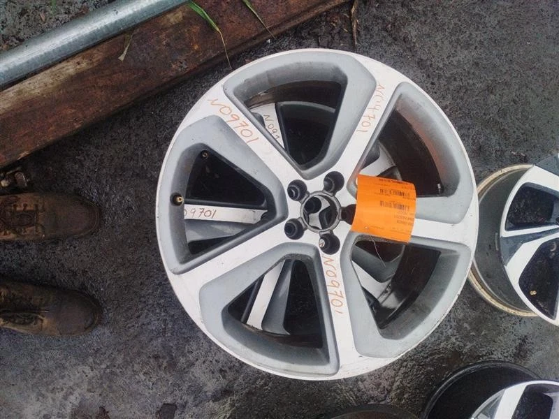 Used Wheel fits: 2014 Audi Q5 19x8 5 spoke arm spoke Grade A - Image 2 of 4