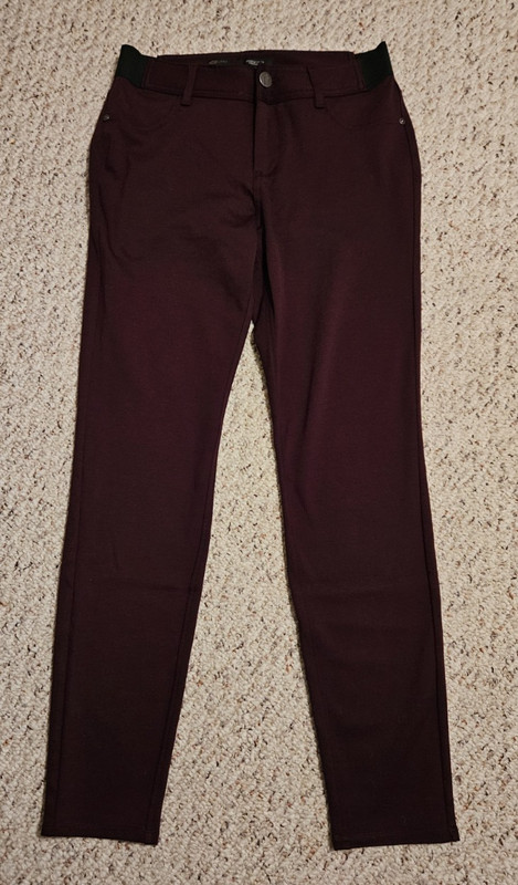 Vera Wang Women's Skinny Maroon Pants Excellent Shape #588