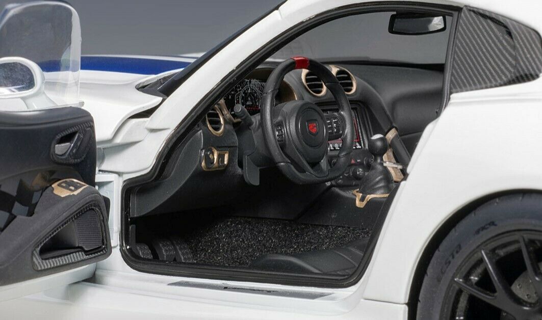 1/18 Dodge Viper GTS-R Commemorative EDT. ACR White Blue 1/18 Dodge Viper GTS-R Commemorative EDT. ACR White Blue