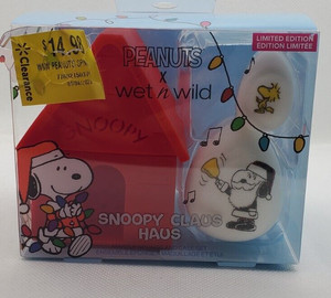 Peanuts Limited Edition Makeup Snoopy Claus Haus Sponge & Case Set 