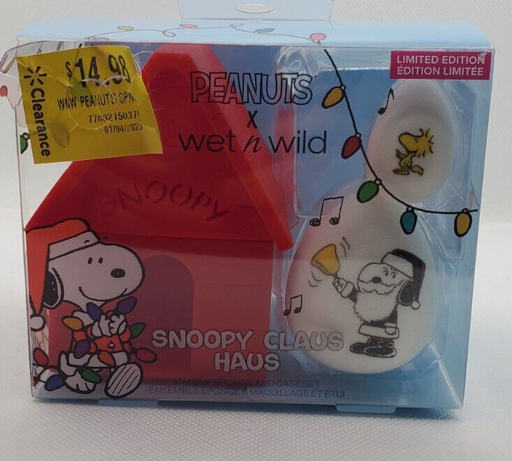 Peanuts Limited Edition Makeup Snoopy Claus Haus Sponge & Case Set 