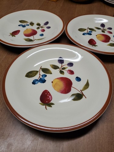 3 LONGABERGER FRUIT MEDLEY BERRY SALAD DESSERT LUNCH PLATES 8” Euc+ Bin 64 - Picture 2 of 5