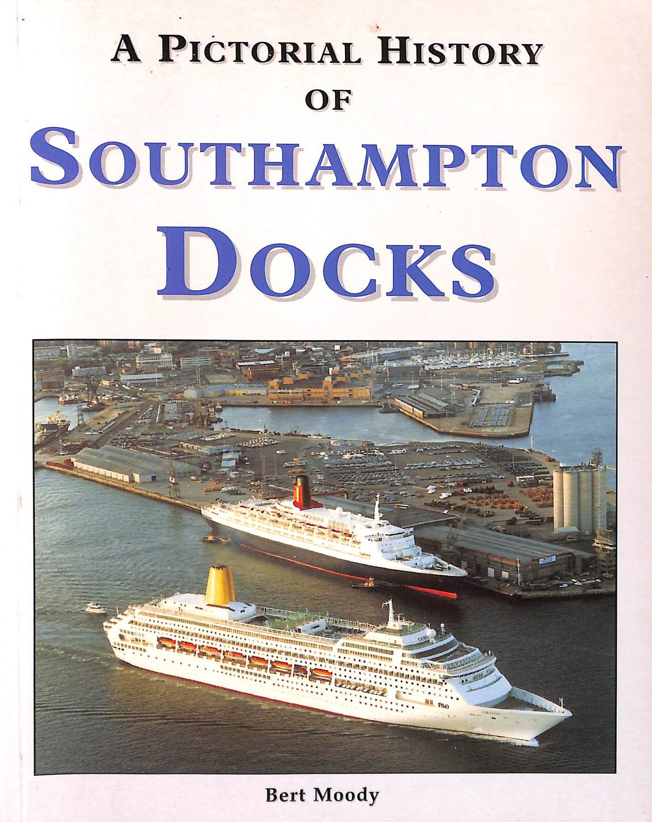 Pictorial History of Southampton Docks by Moody, Bert