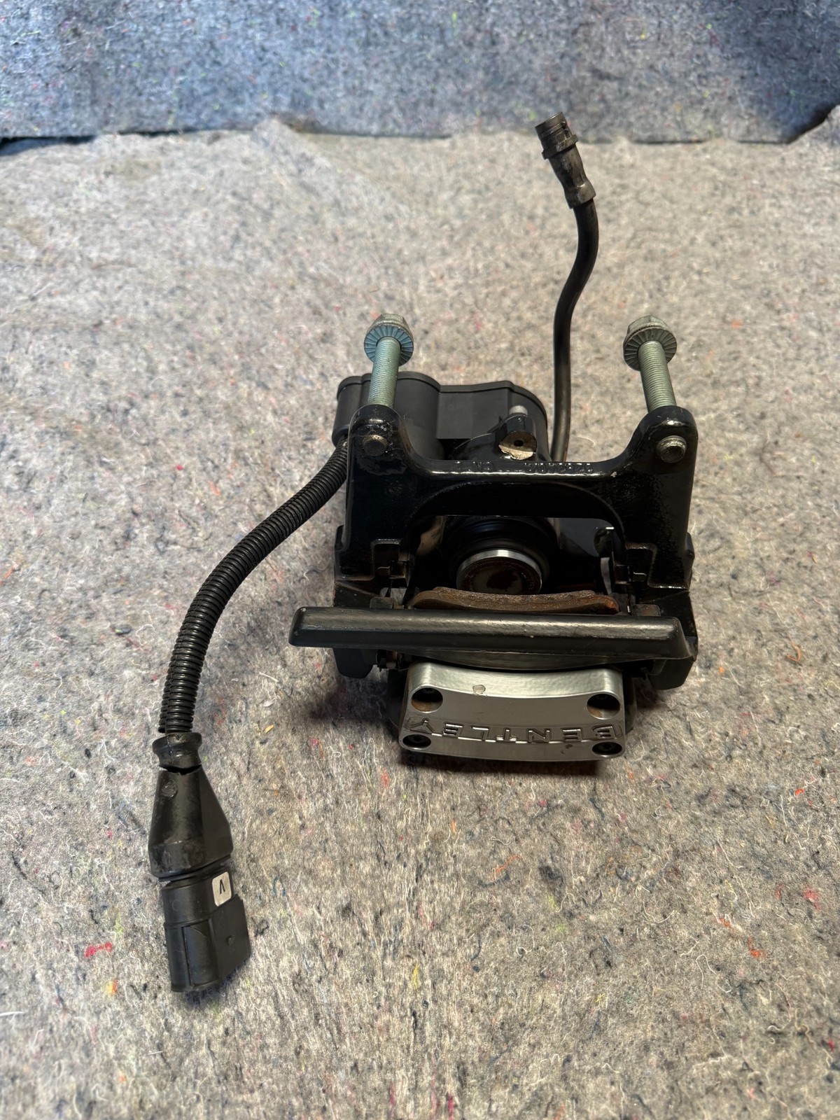 06-12 BENTLEY FLYING SPUR REAR RIGHT PASSENGER BRAKE CALIPER OEM