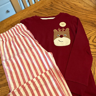 Girls pyjamas and dressing gown bundle.